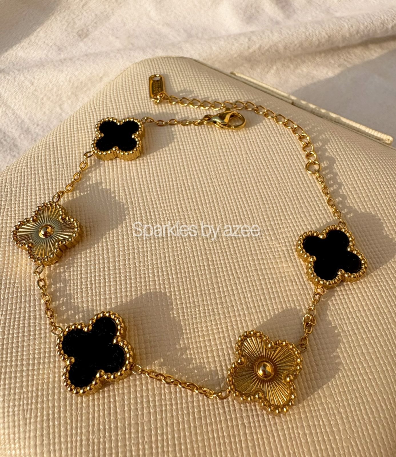 Clover with Gold